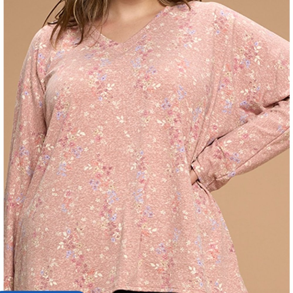 055. Plus Size Women's Floral Long Sleeve V- Neck Top